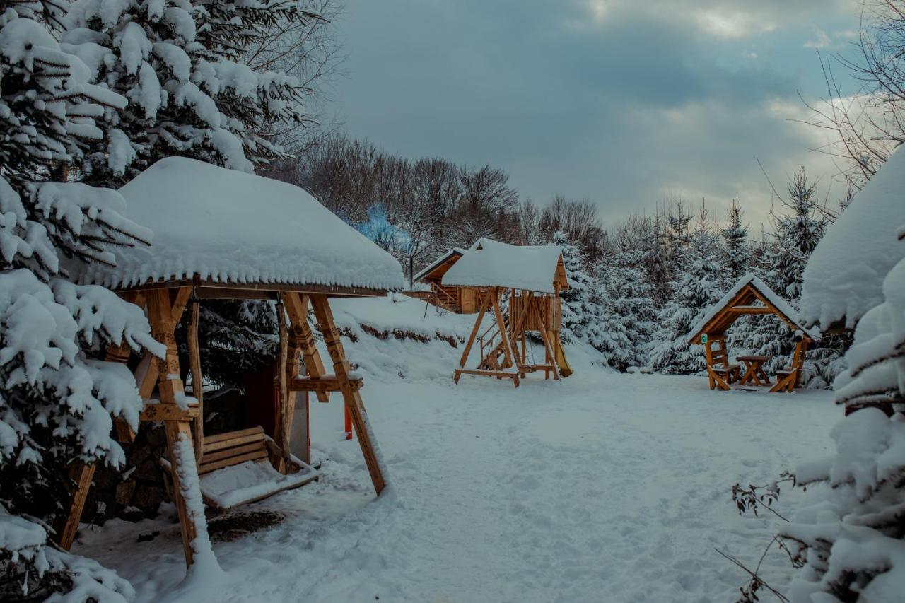 Conacul Drahneilor Ruscova Exterior foto