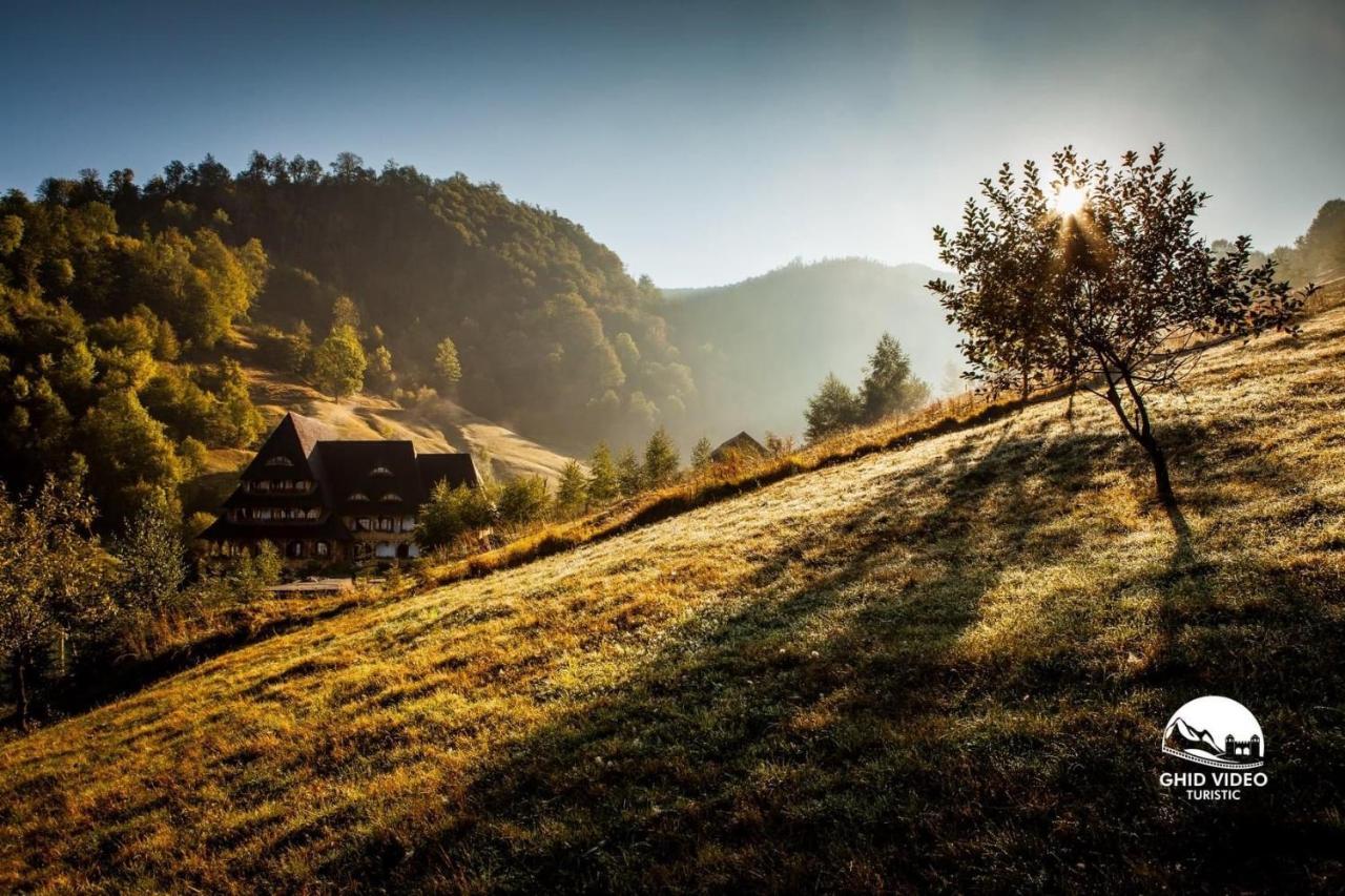 Conacul Drahneilor Ruscova Exterior foto