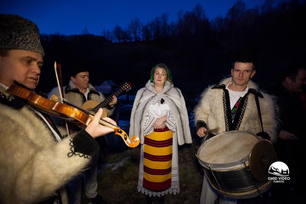 Conacul Drahneilor Ruscova Exterior foto