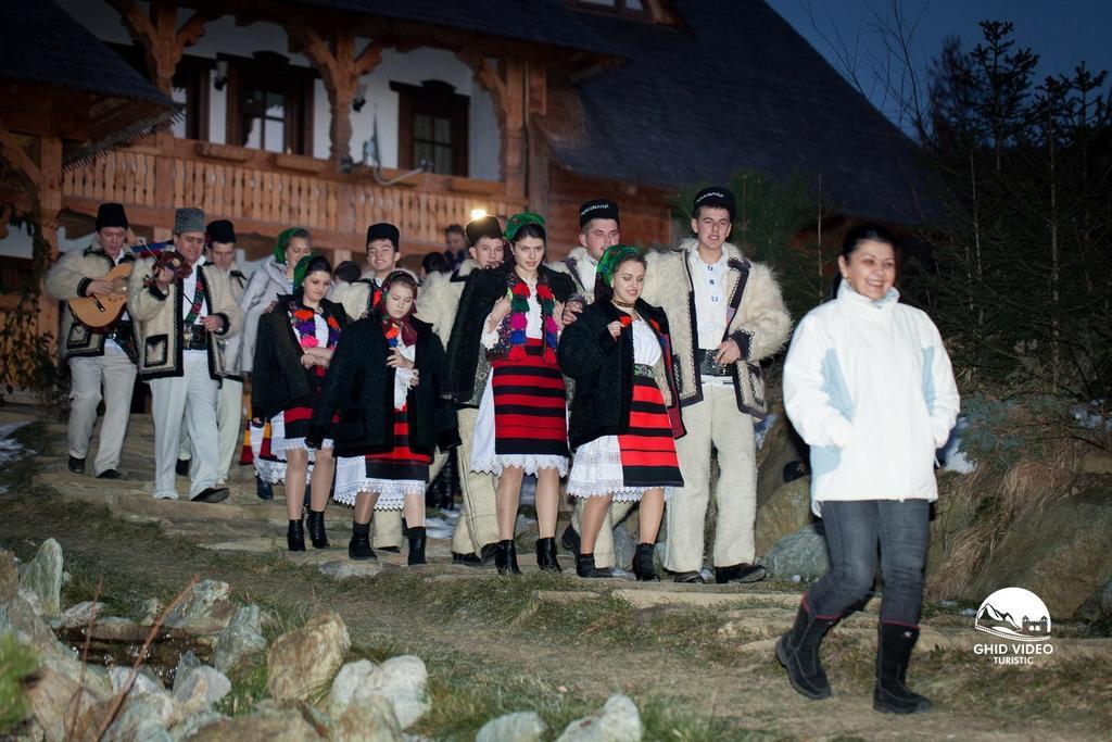 Conacul Drahneilor Ruscova Exterior foto