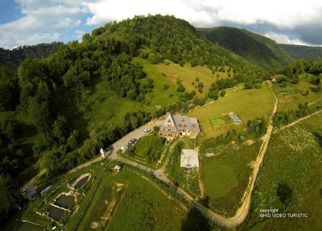 Conacul Drahneilor Ruscova Exterior foto