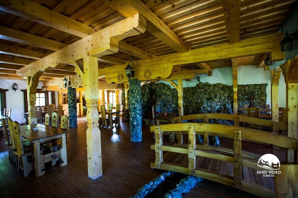Conacul Drahneilor Ruscova Exterior foto